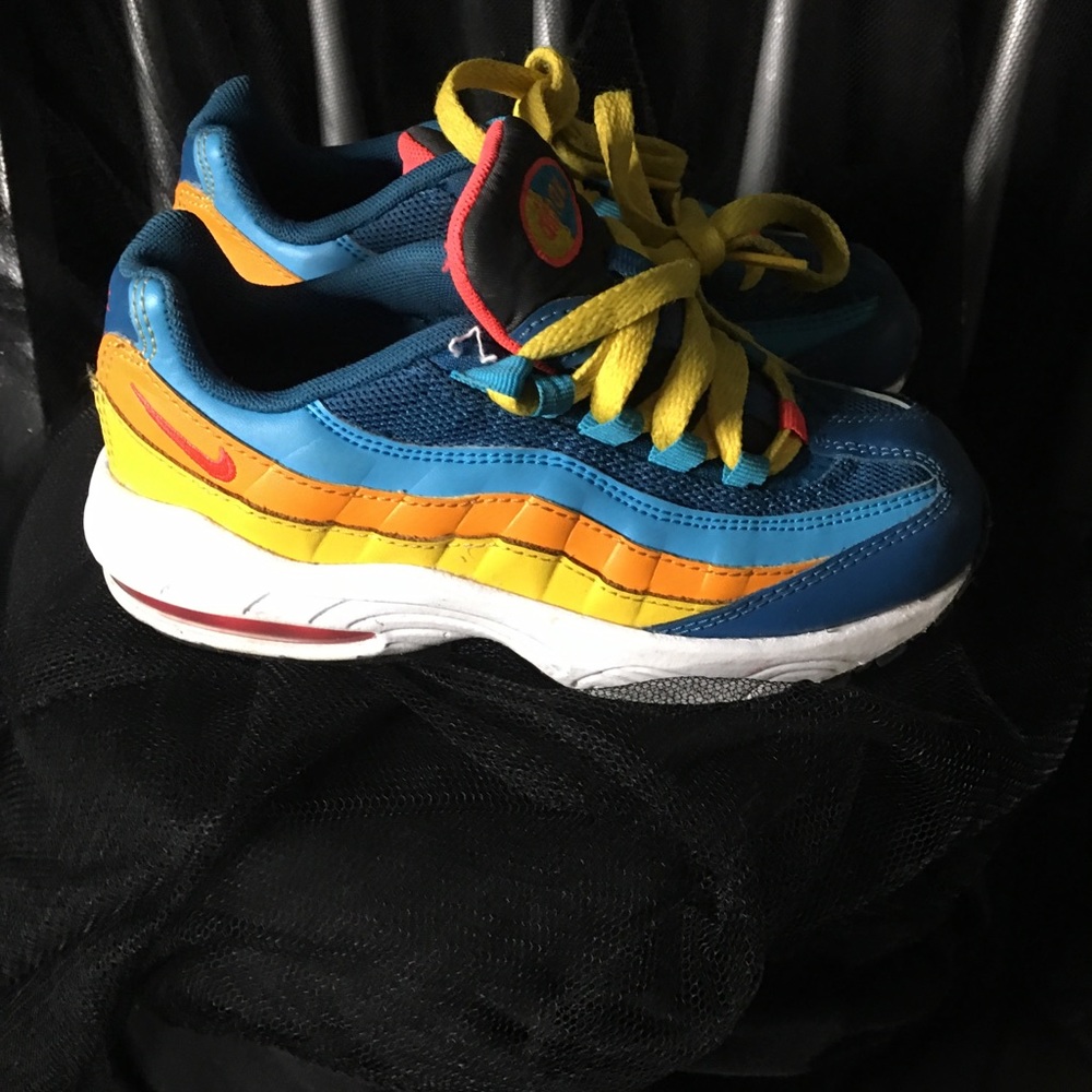 Colorful Nike air max 🔵🟡🟠